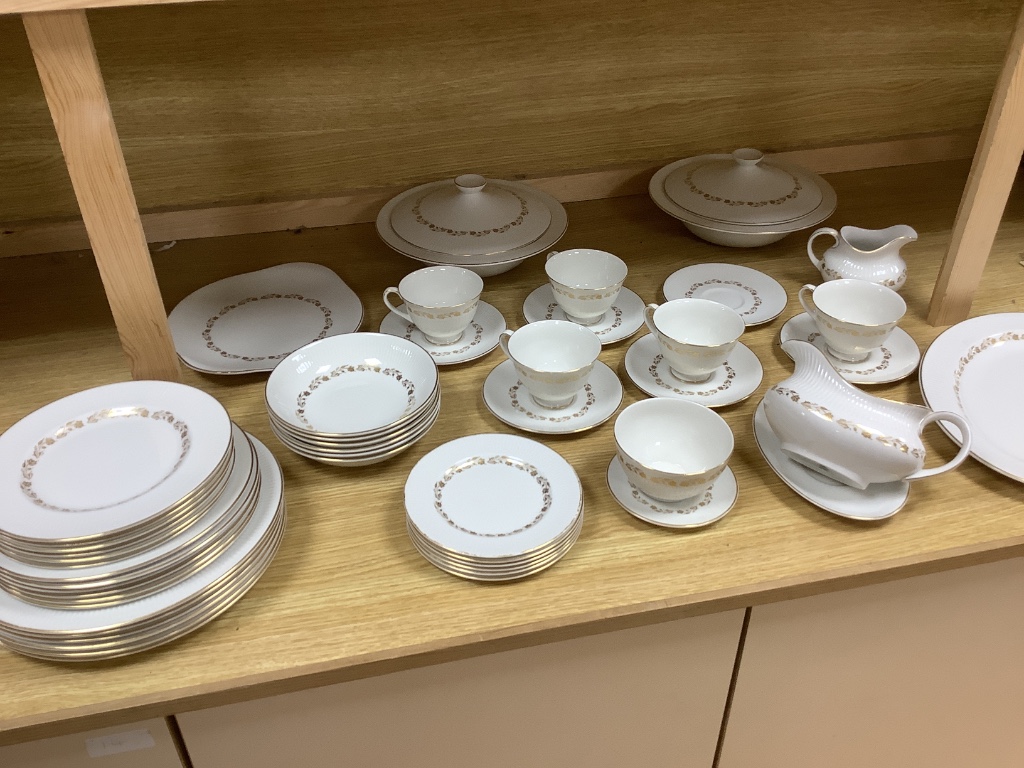 A Royal Doulton fairfax pattern service